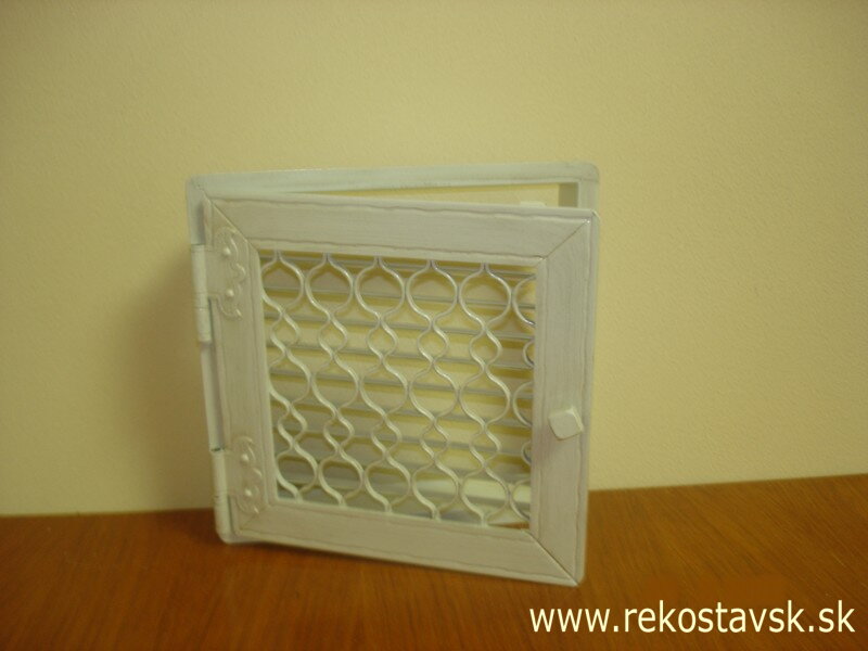 mriežka biela antik so žalúziou otváracia 22 x 22 